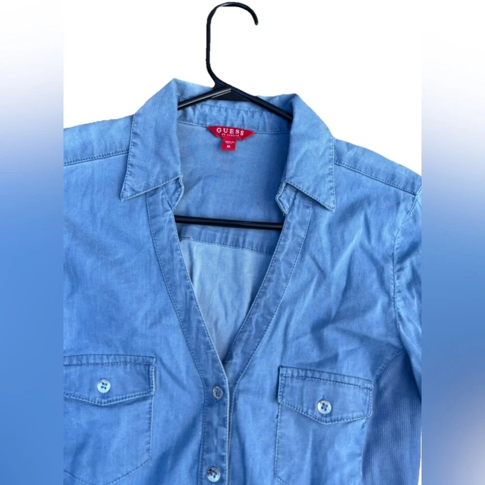 Guess women's long-sleeve blue denim button-up shirt size medium lightweight - Picture 2 of 5